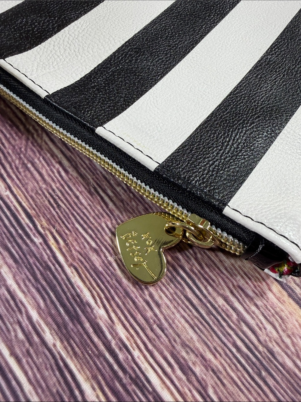 Betsey Johnson Black White Handbag Big Pink Bow‎ & Stripped Tablet Case Bag - Picture 16 of 16